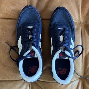 New Balance 410s - Like New! Dark Blue, S6.5 Womens